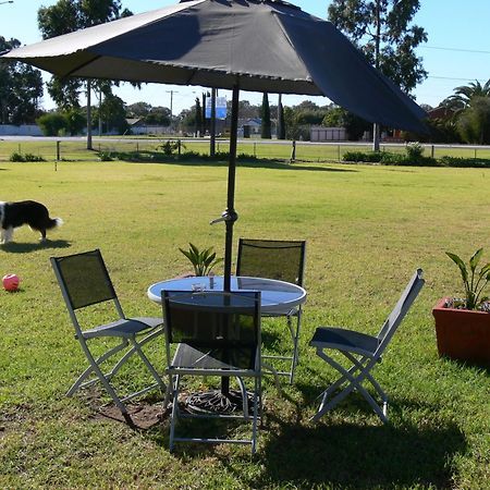 Settlement Motor Inn Deniliquin Luaran gambar